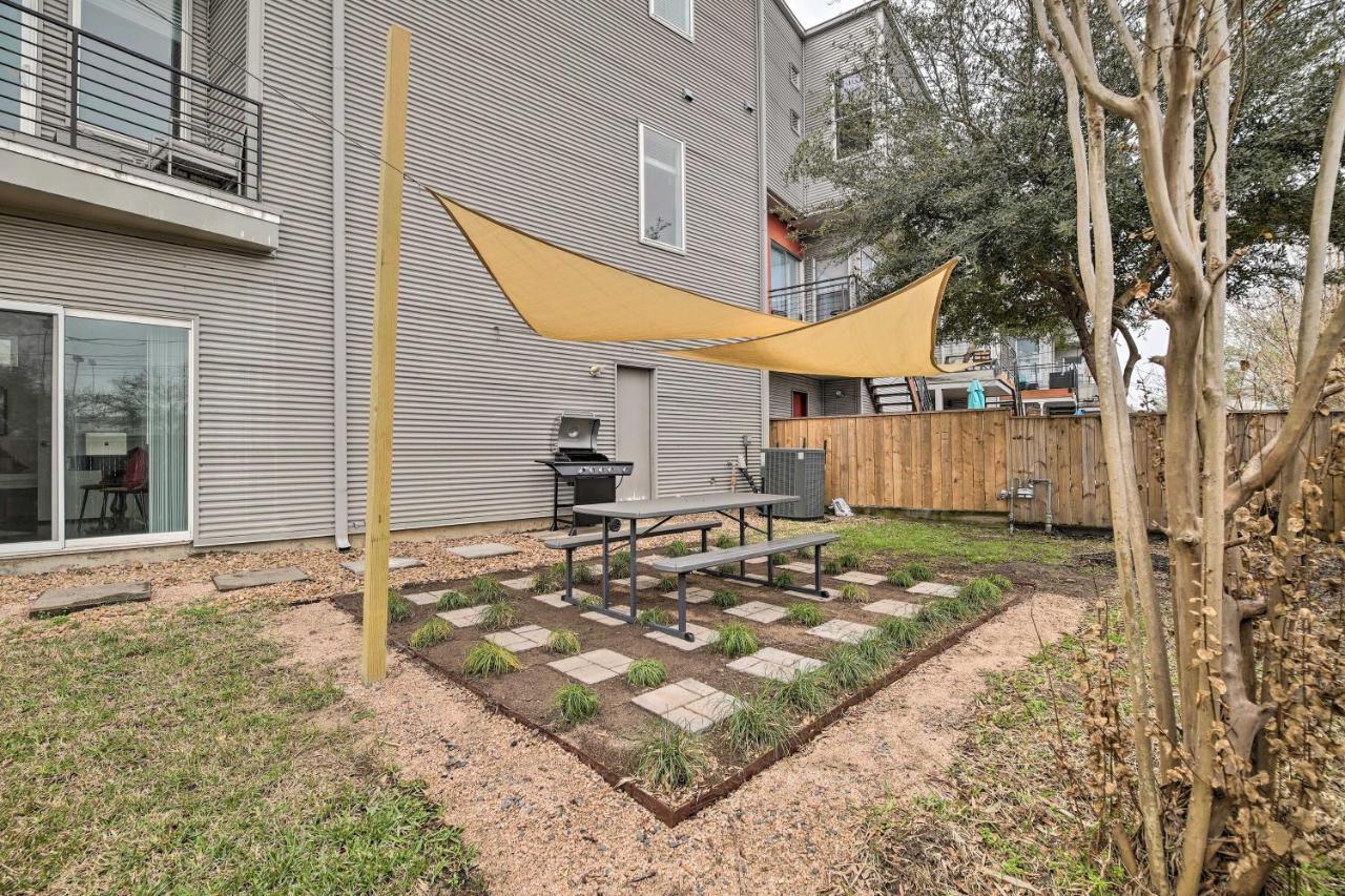 Downtown Houston Townhome With Balcony And Yard! Exterior photo