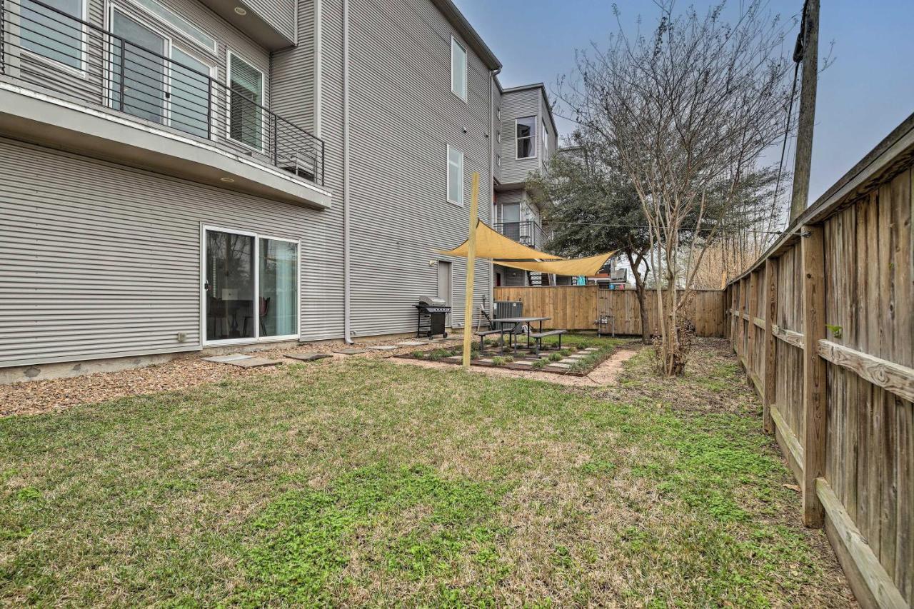 Downtown Houston Townhome With Balcony And Yard! Exterior photo