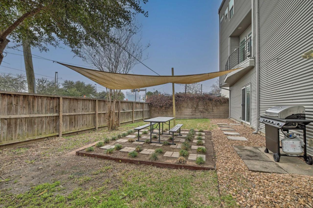 Downtown Houston Townhome With Balcony And Yard! Exterior photo