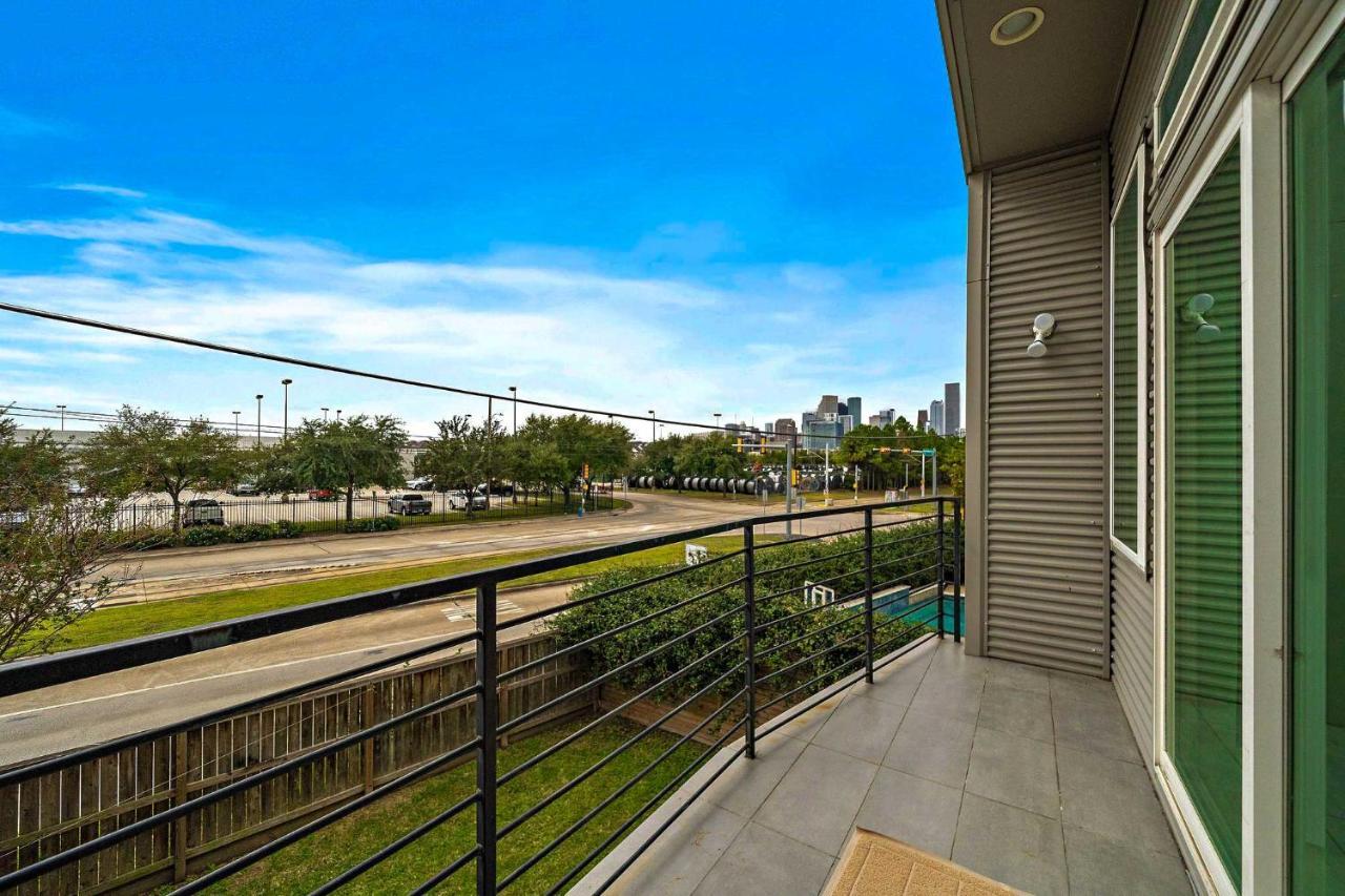 Downtown Houston Townhome With Balcony And Yard! Exterior photo